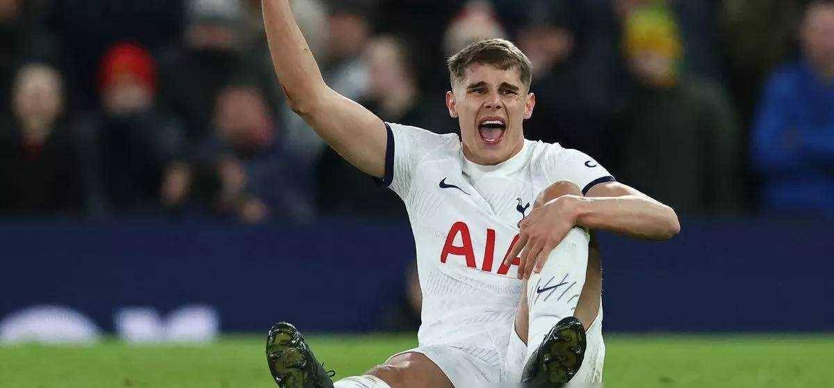 热刺新援表现火爆,球队实力再添一员 热刺新援表现火爆,球队实力再添一员