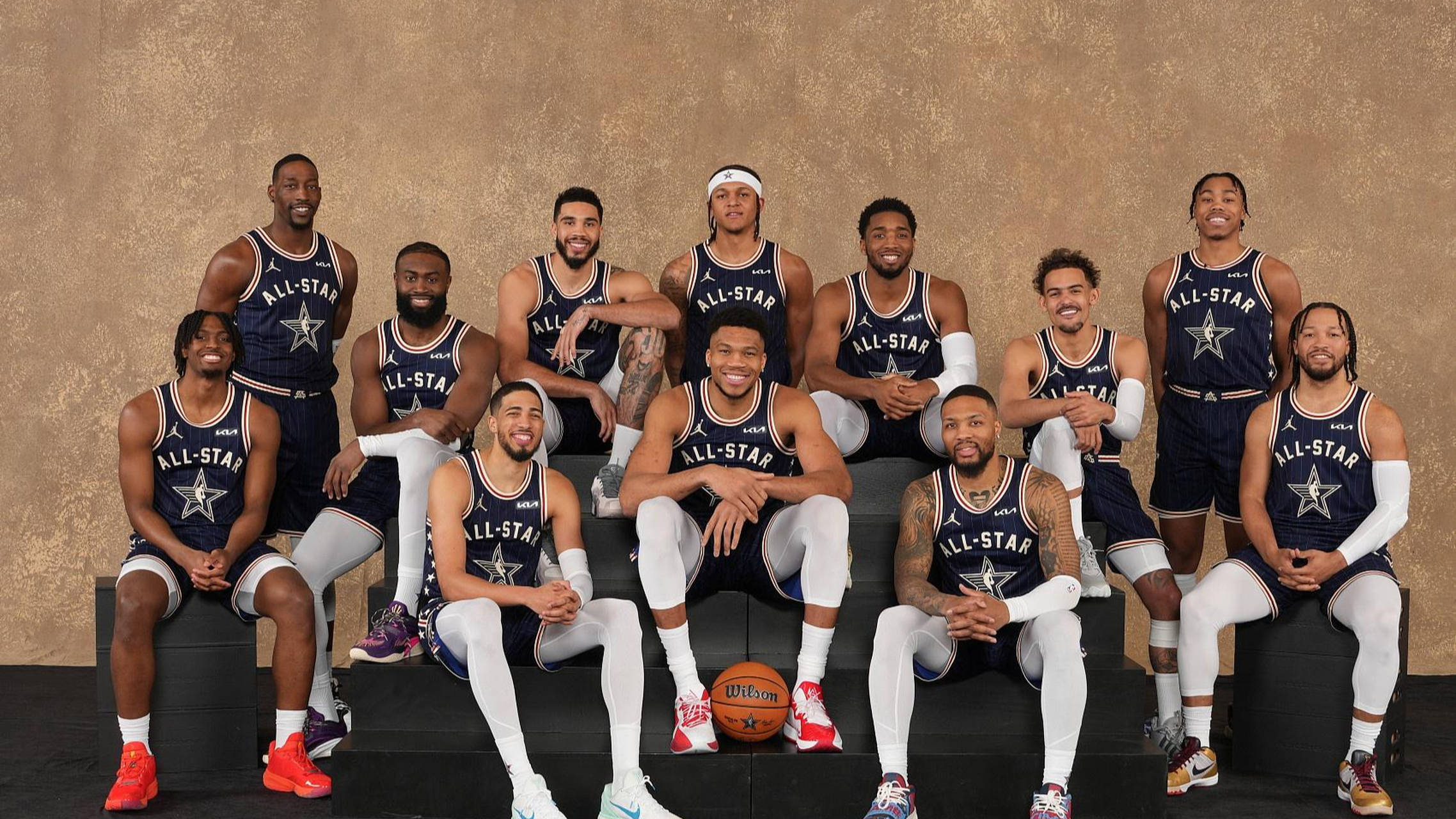 篮球赛季全明星首次采用新规则,激烈比拼 篮球赛季全明星首次采用新规则,激烈比拼