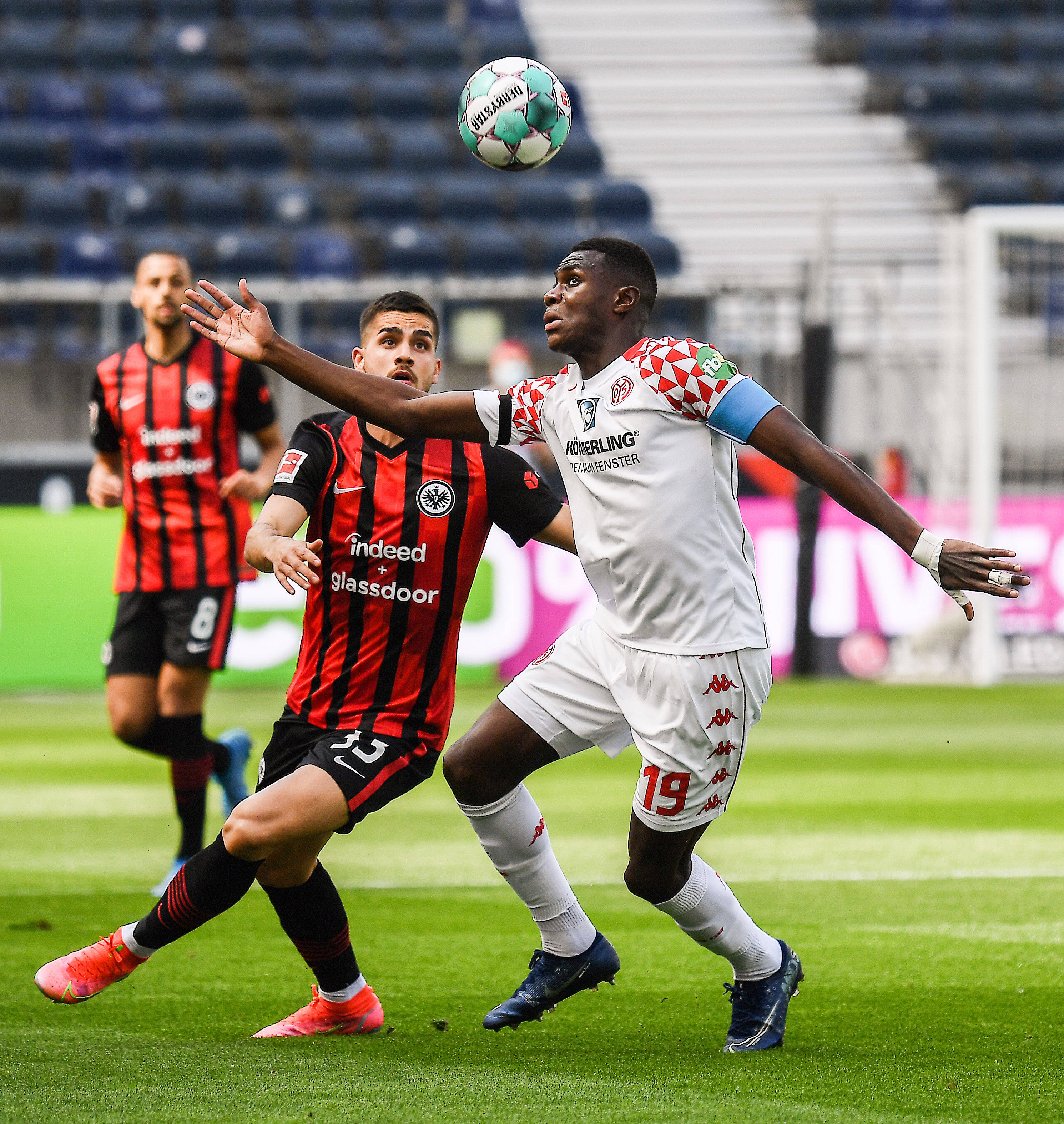 秘闻披露:美因茨主场战平法兰克福,表现难尽人意 秘闻披露:美因茨主场战平法兰克福,表现难尽人意