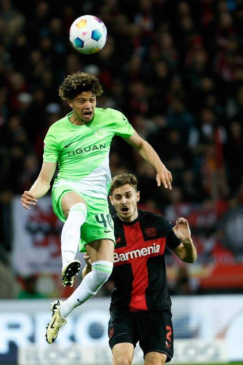 弗赖堡:发挥实力,坚守德甲一线 弗赖堡:发挥实力,坚守德甲一线