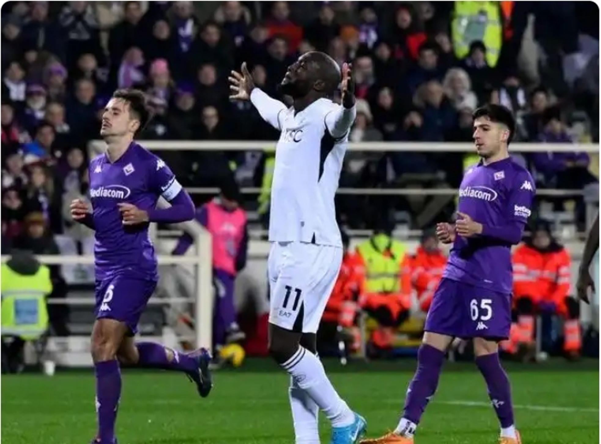 雷速官网-意甲交战激烈：那不勒斯力克佛罗伦萨