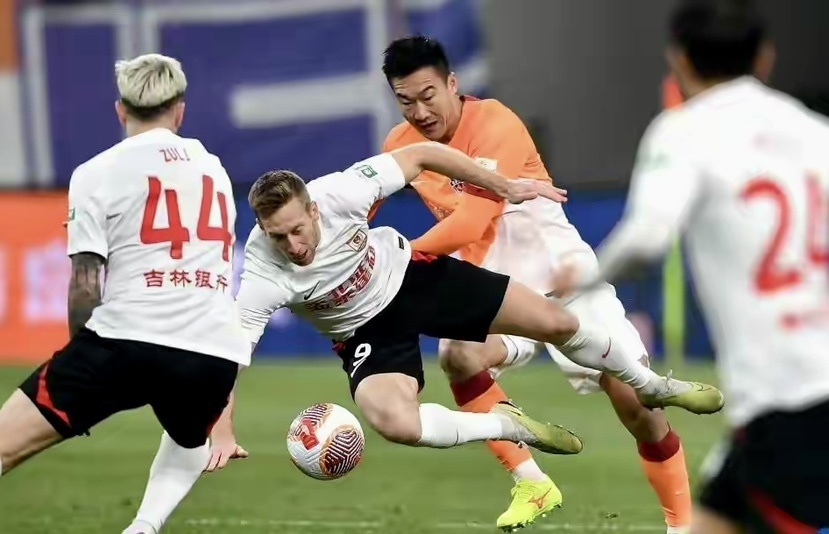 雷速官网下载-长春亚泰客场惨败敌人，难抵三分溃败