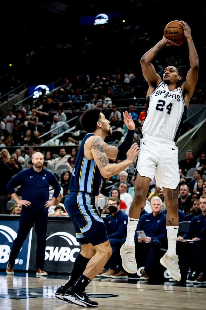 灰熊胜马刺,杰克逊表现出色 灰熊胜马刺,杰克逊表现出色