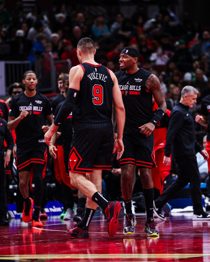 公牛大胜凯尔特人,领跑东部 公牛大胜凯尔特人,领跑东部