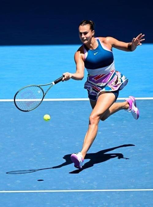 夏蒙尼教练团队研究对手战术,备战全力以赴 夏蒙尼教练团队研究对手战术,备战全力以赴