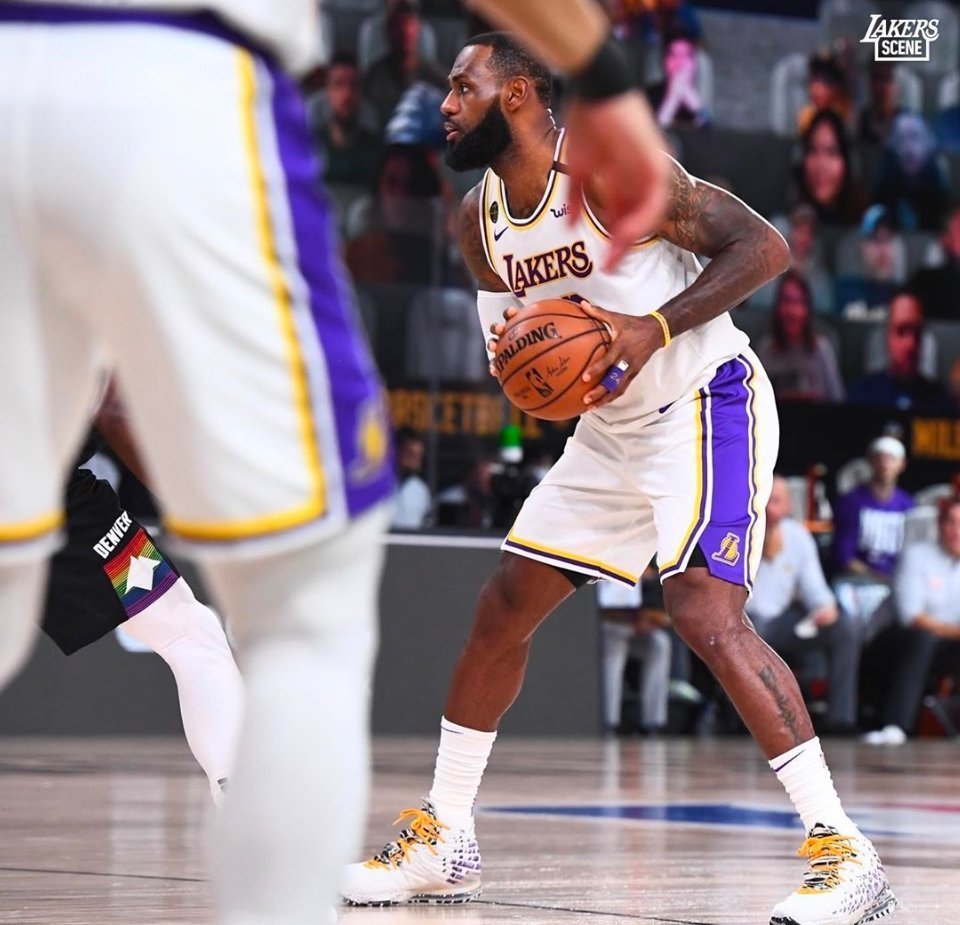 球迷热议骑士队近期表现有所起伏 球迷热议骑士队近期表现有所起伏