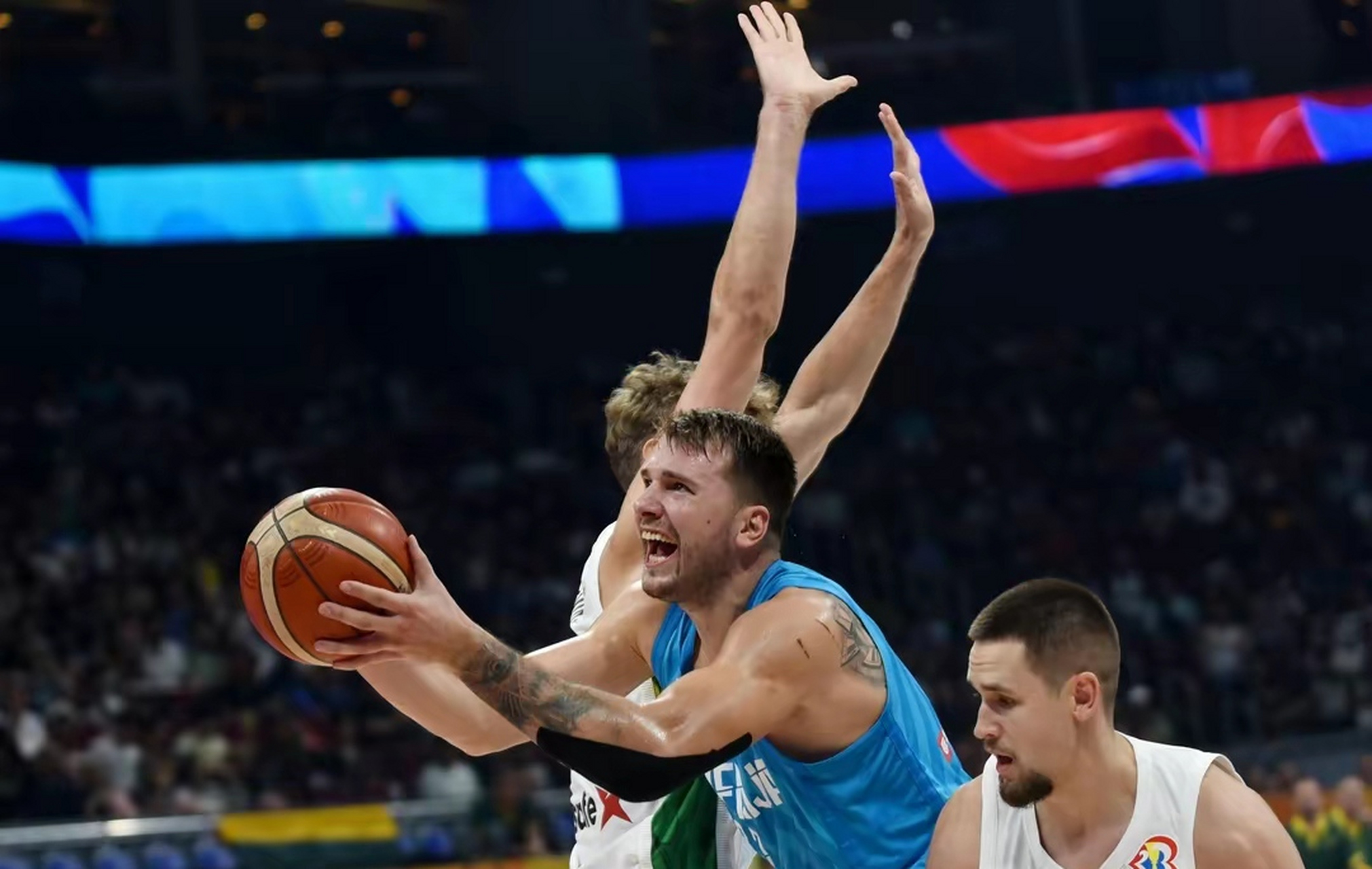 荒谬局面:斯洛文尼亚、立陶宛失误频发 荒谬局面:斯洛文尼亚、立陶宛失误频发