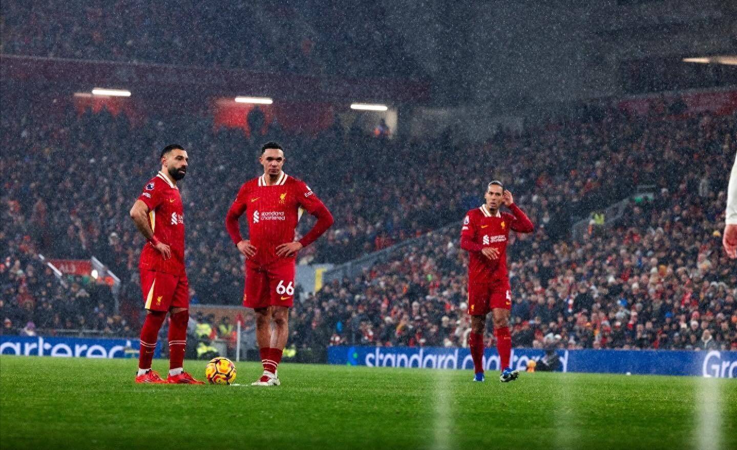 利物浦再登榜首,萨拉赫完成绝杀 利物浦再登榜首,萨拉赫完成绝杀