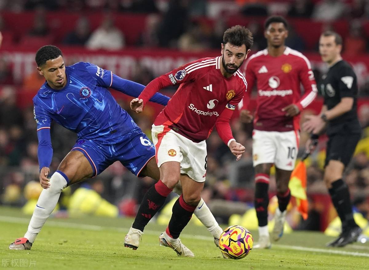 球队在场上斗志昂扬勇往直前 球队在场上斗志昂扬勇往直前