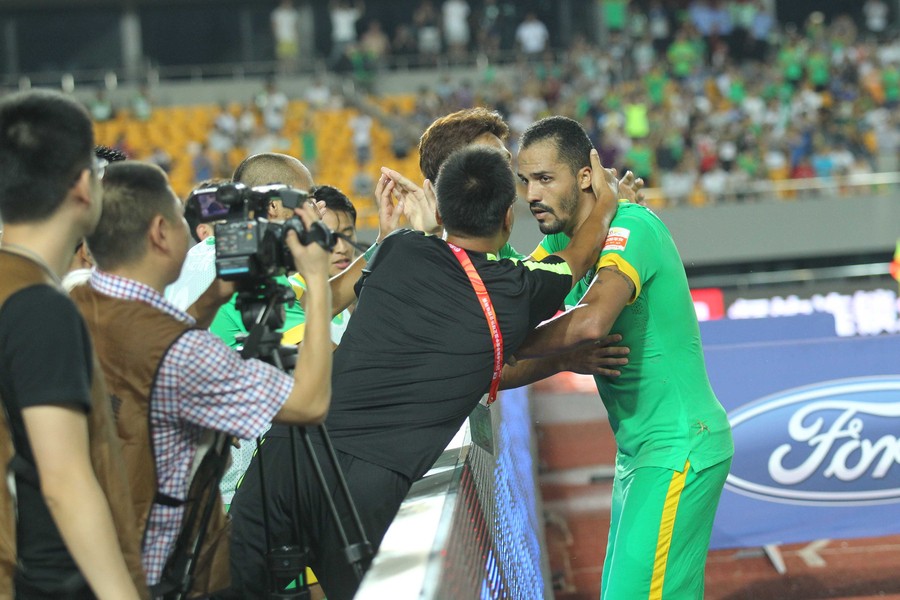 建业主场不敌绿城,积分继续滑落 建业主场不敌绿城,积分继续滑落