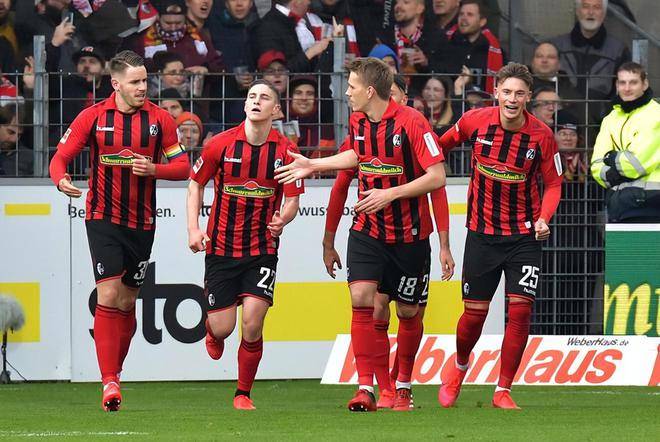 拜仁慕尼黑大将独造4球,助球队轻松获胜 拜仁慕尼黑大将独造4球,助球队轻松获胜