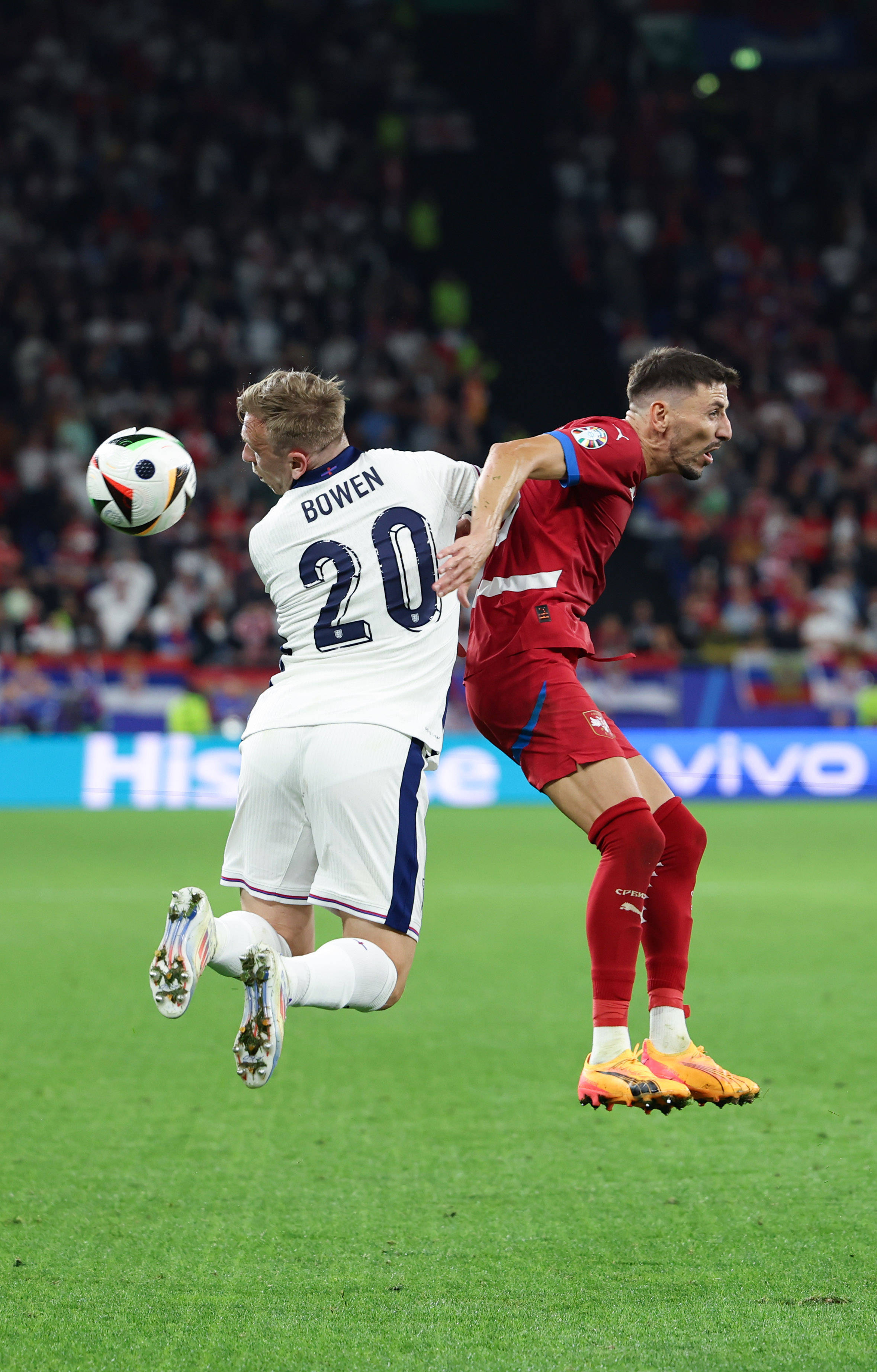 英格兰队大胜芬兰,前进淘汰赛阶段 英格兰队大胜芬兰,前进淘汰赛阶段