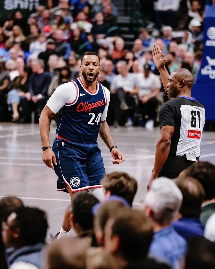 快船队实力碾压灰熊队,成功晋级半决赛 快船队实力碾压灰熊队,成功晋级半决赛