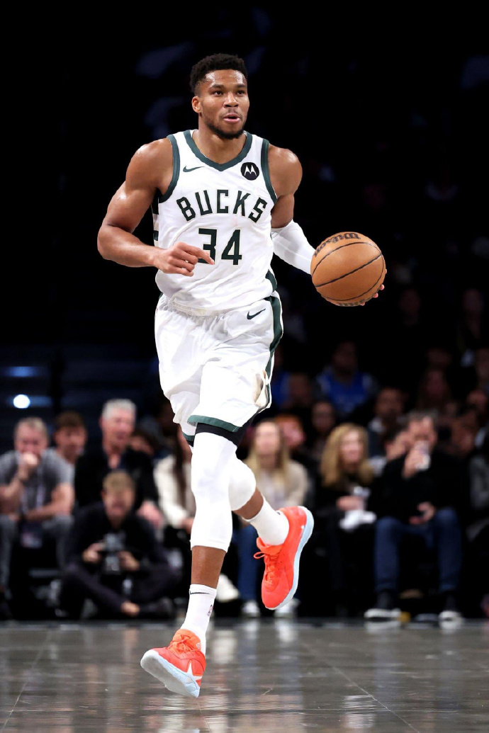 篮网在加时赛中战胜雄鹿,六连胜 篮网在加时赛中战胜雄鹿,六连胜