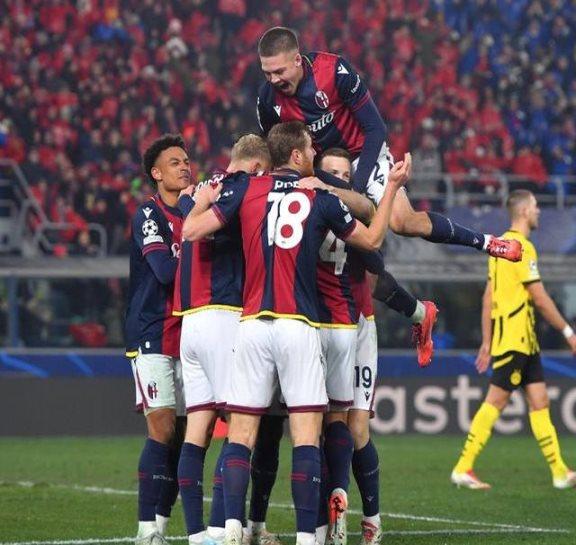 博洛尼亚赢球庆祝,球队士气高涨 博洛尼亚赢球庆祝,球队士气高涨