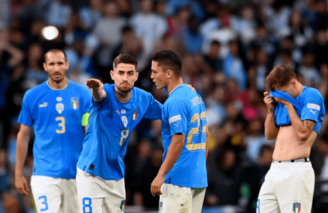 梦幻般的欧国联比赛,球员们尽展绝活 梦幻般的欧国联比赛,球员们尽展绝活