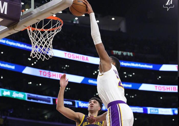 严防死守,球队保持不败纪录 严防死守,球队保持不败纪录