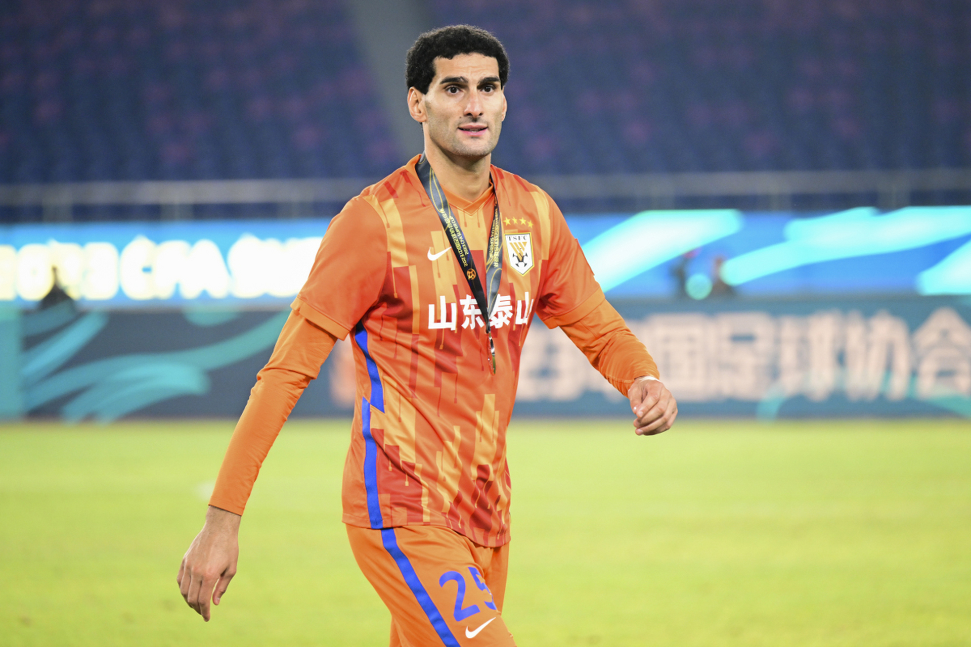 外援球员火力全开,队伍轻松获得大胜 外援球员火力全开,队伍轻松获得大胜