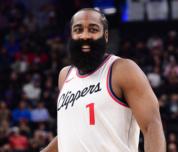 火箭大胜掘金,哈登连续得分突破30+ 火箭大胜掘金,哈登连续得分突破30+