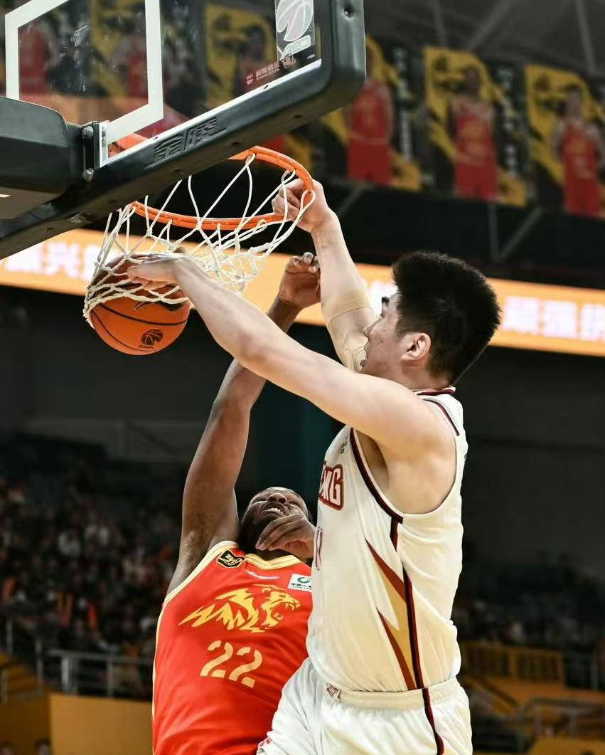 体育赛事中,队员们取得一连串胜利 体育赛事中,队员们取得一连串胜利