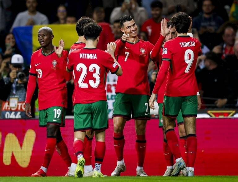 西班牙队击败荷兰队,成功晋级欧国联半决赛 西班牙队击败荷兰队,成功晋级欧国联半决赛