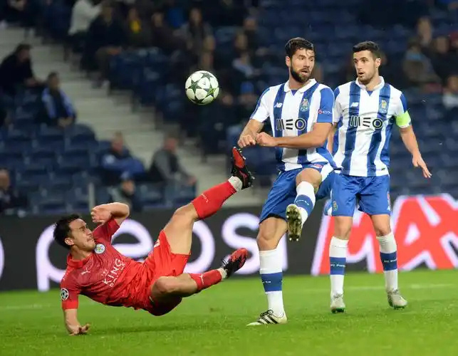 波尔多球员全力以赴，法甲联赛冲刺全球