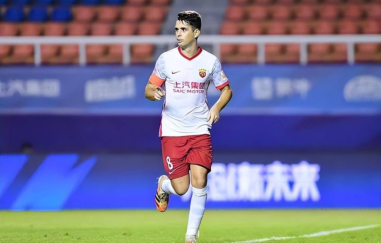 本土球员崭露头角,为球队注入新的活力 本土球员崭露头角,为球队注入新的活力