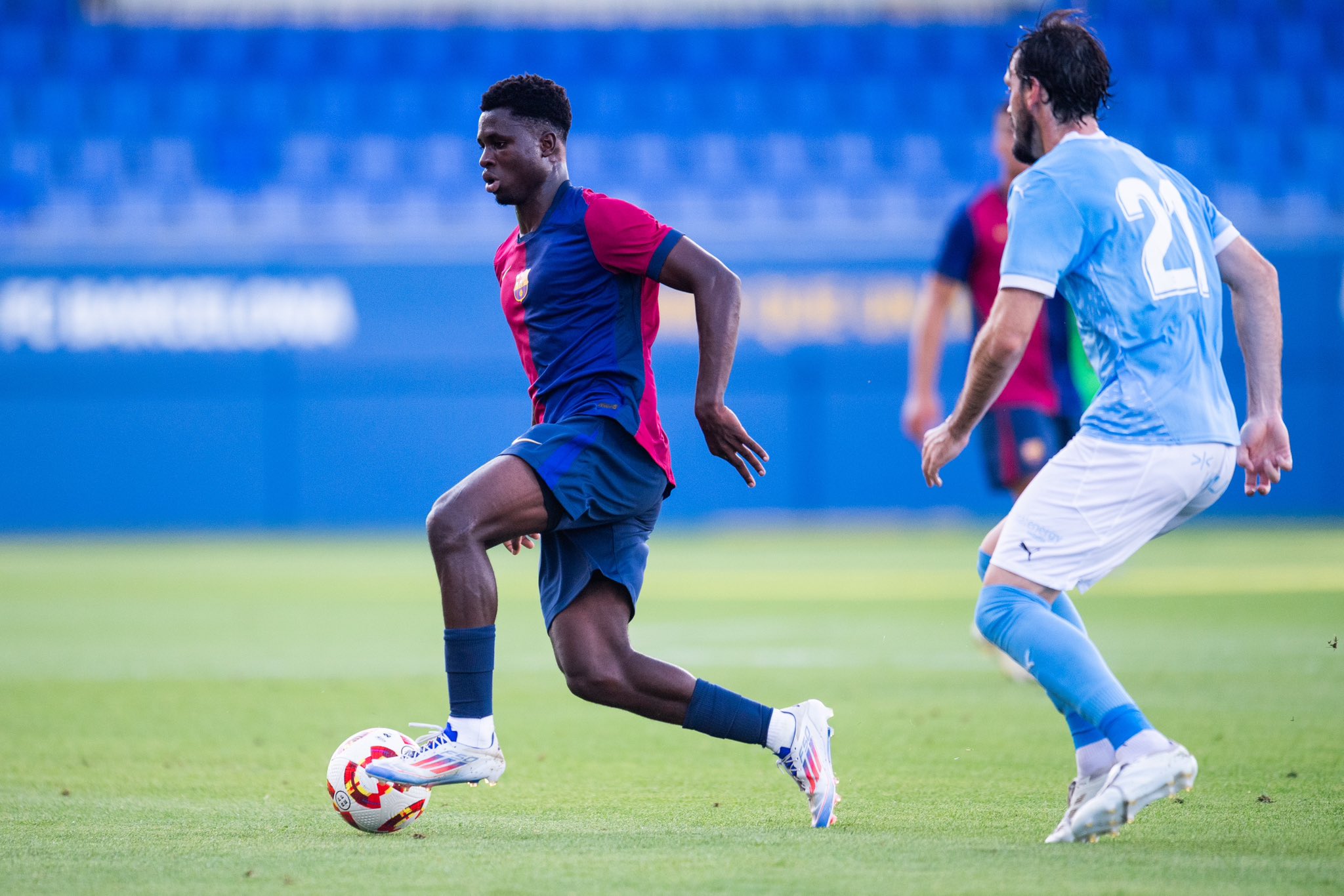 亚眠后卫因伤缺席,影响球队整体防守 亚眠后卫因伤缺席,影响球队整体防守