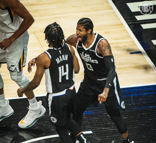 那不勒斯逆转胜利,实现背水一战 那不勒斯逆转胜利,实现背水一战