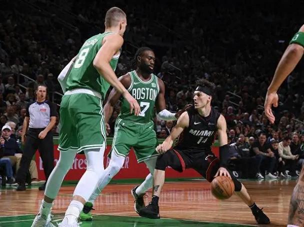 那不勒斯逆转胜利,实现背水一战 那不勒斯逆转胜利,实现背水一战