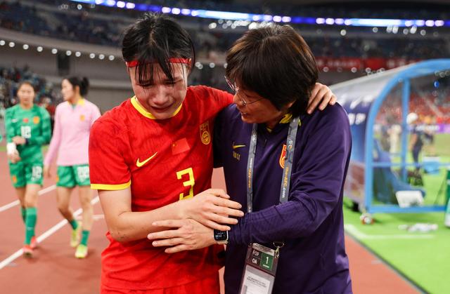 中国女足面临连败困扰,教练寻找突破口 中国女足面临连败困扰,教练寻找突破口