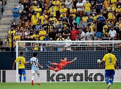 卡利亚里击溃瓦伦西亚,争冠商机一波三折 卡利亚里击溃瓦伦西亚,争冠商机一波三折