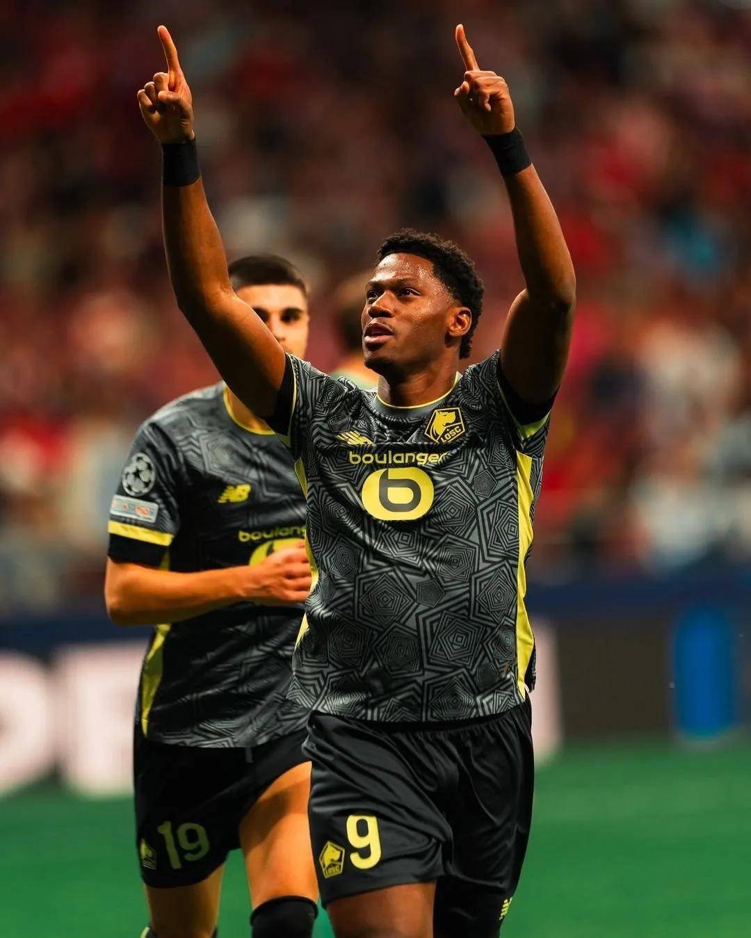 里昂足球俱乐部战胜强敌助力争冠 里昂足球俱乐部战胜强敌助力争冠