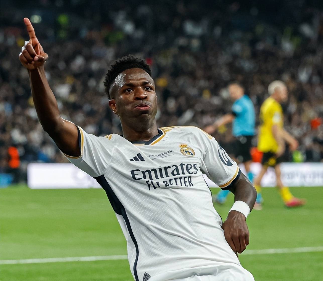 皇马连胜在望,稳固领先优势 皇马连胜在望,稳固领先优势