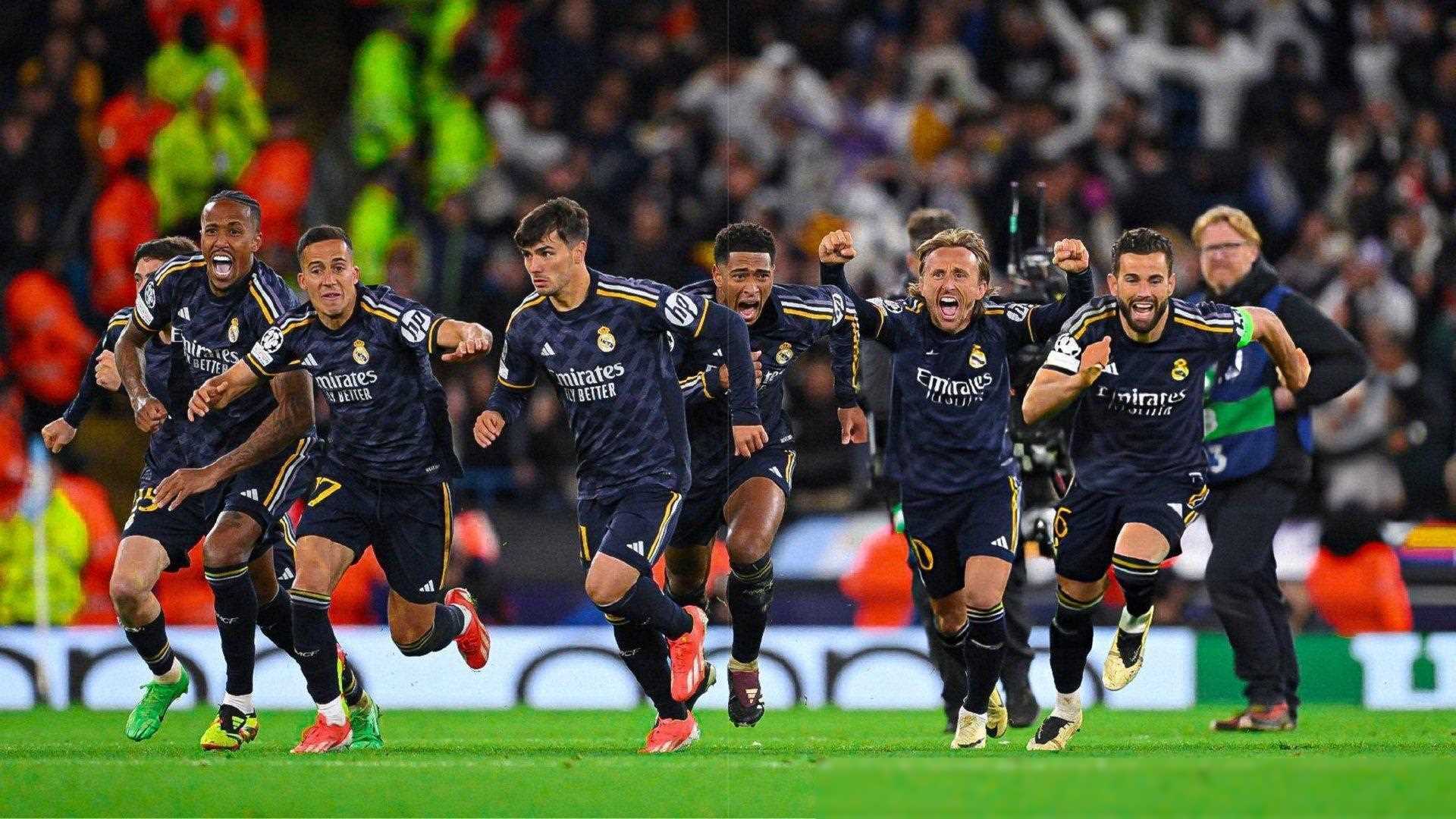 足球场上激烈对决，球队实力均衡