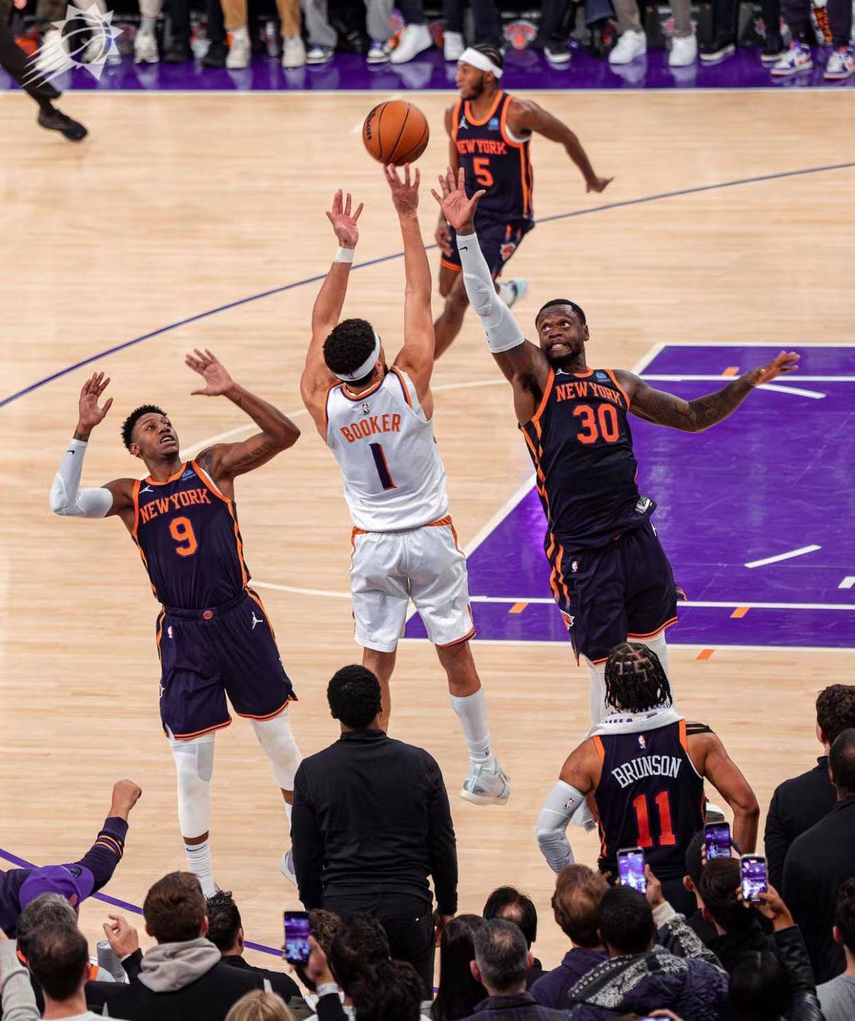 太阳惨败猛龙,布克独缺得分 太阳惨败猛龙,布克独缺得分