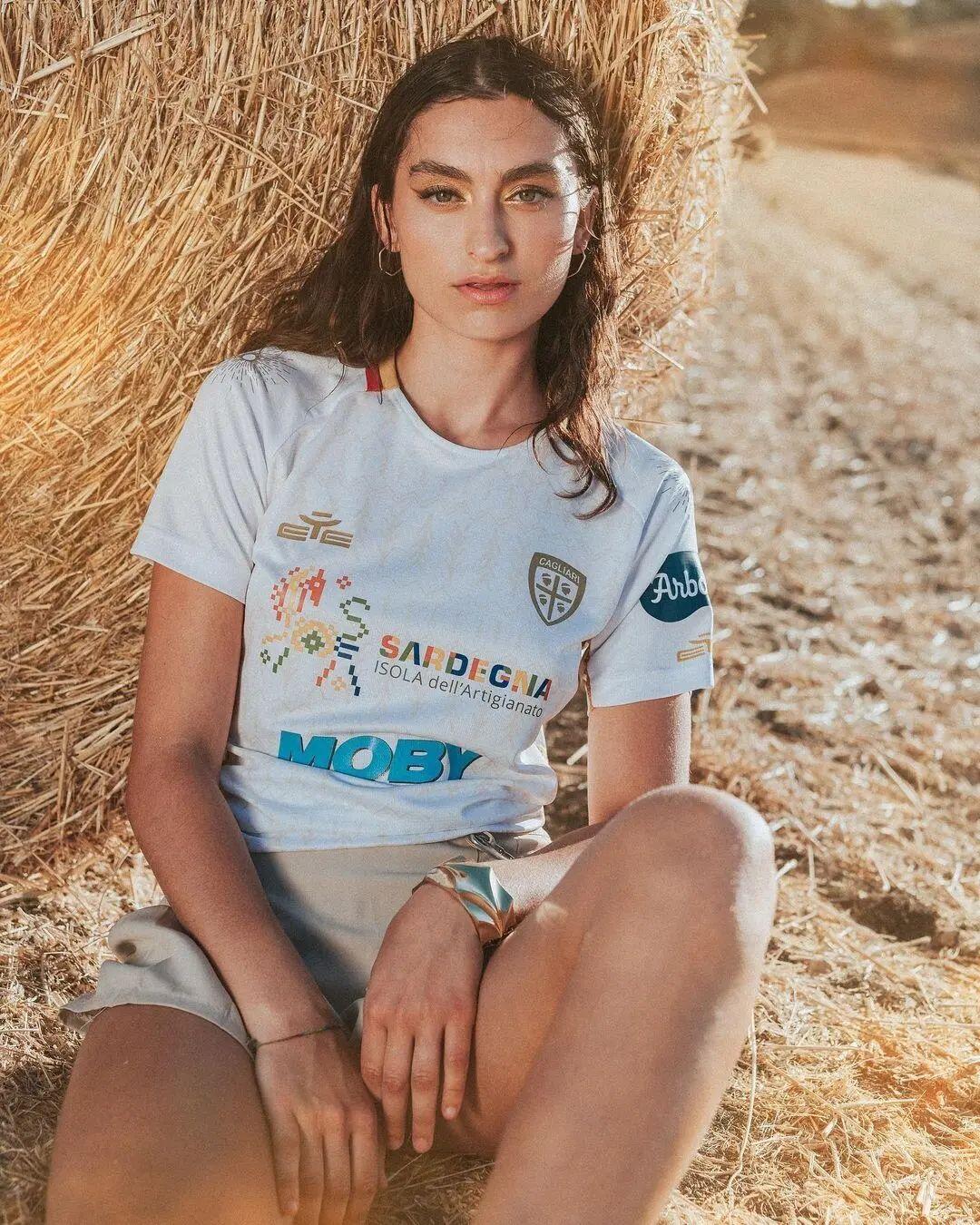 卡利亚里俱乐部计划推出新的球衣设计 卡利亚里俱乐部计划推出新的球衣设计