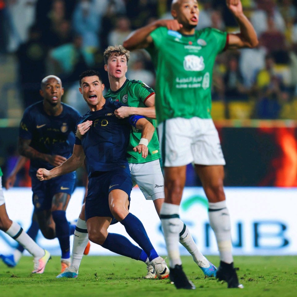 瓦利斯和富图纳队取得胜利,胜利晋级 瓦利斯和富图纳队取得胜利,胜利晋级