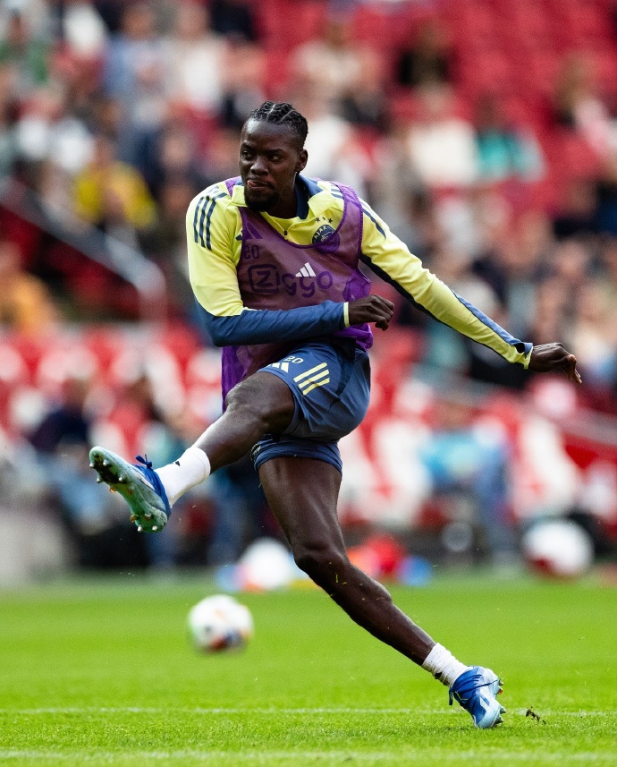 阿贾克斯力挫强敌，晋级冠军之路