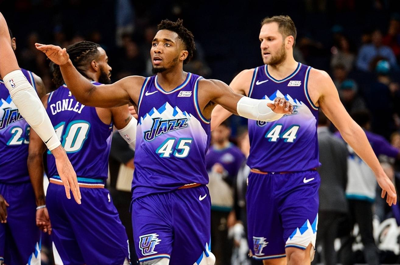 逆风翻盘:爵士队上轮告负后势必反弹 逆风翻盘:爵士队上轮告负后势必反弹