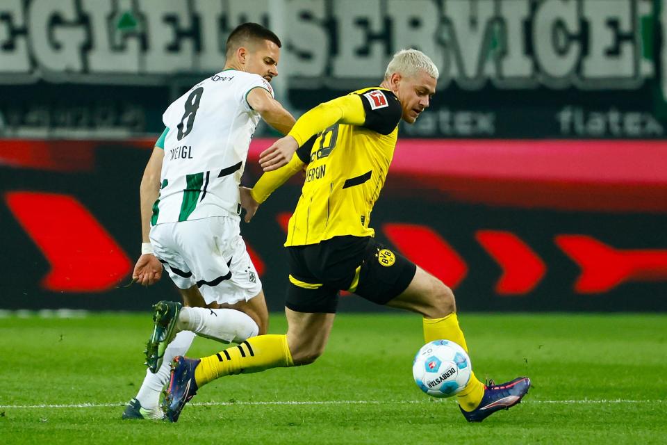 门兴格拉德巴赫球员技术精湛,引领球队取胜 门兴格拉德巴赫球员技术精湛,引领球队取胜