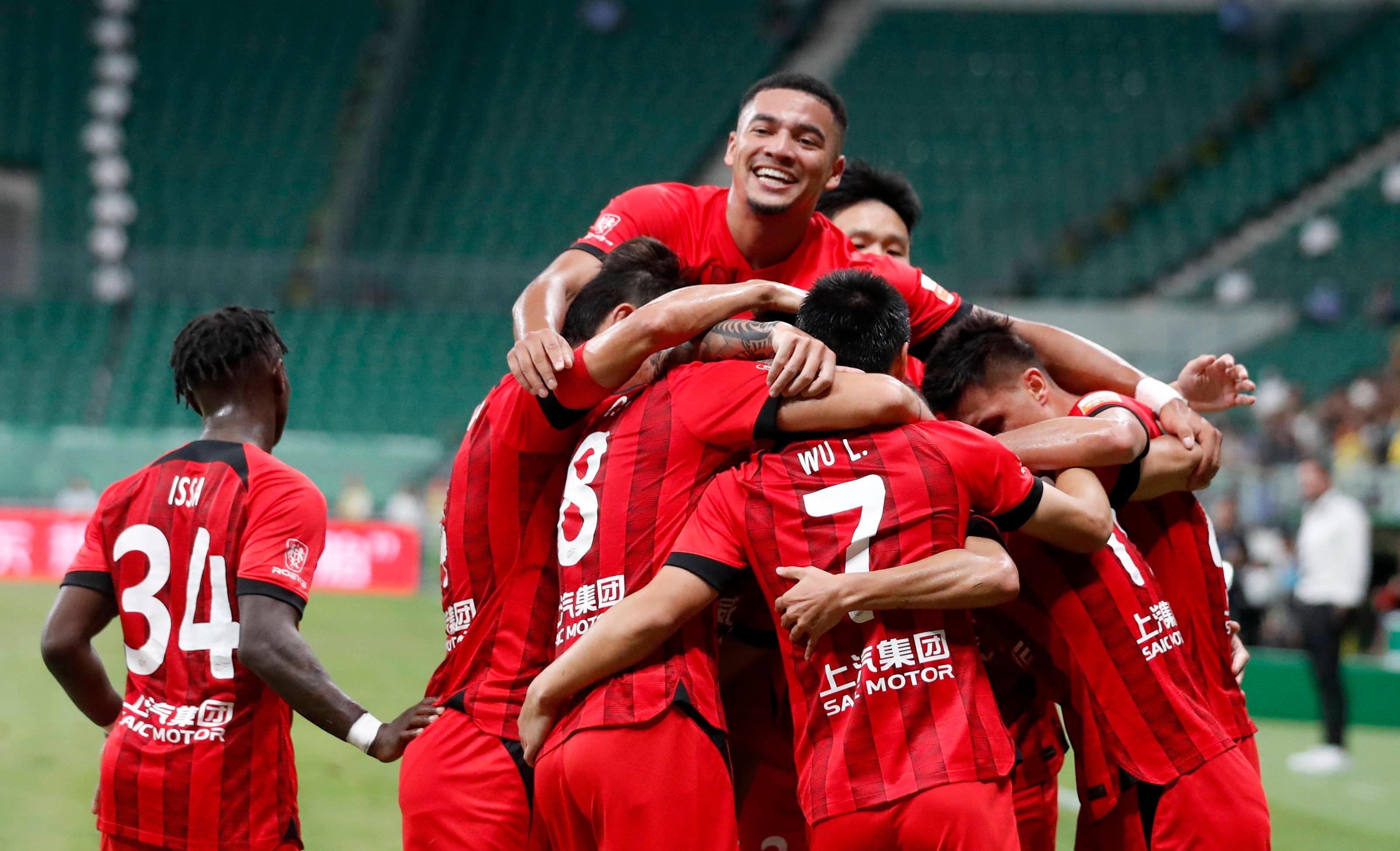 中超球队前锋连续破门,蝉联本赛季射手榜之首 中超球队前锋连续破门,蝉联本赛季射手榜之首