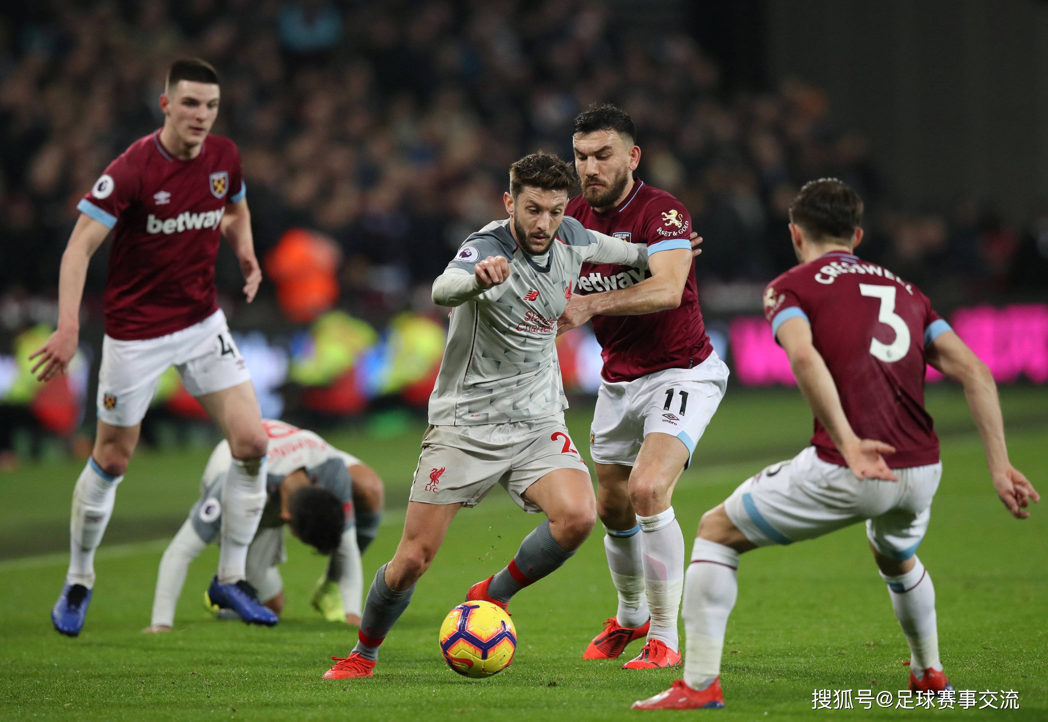 炙热的足球竞技激荡超强热情，对决拉开