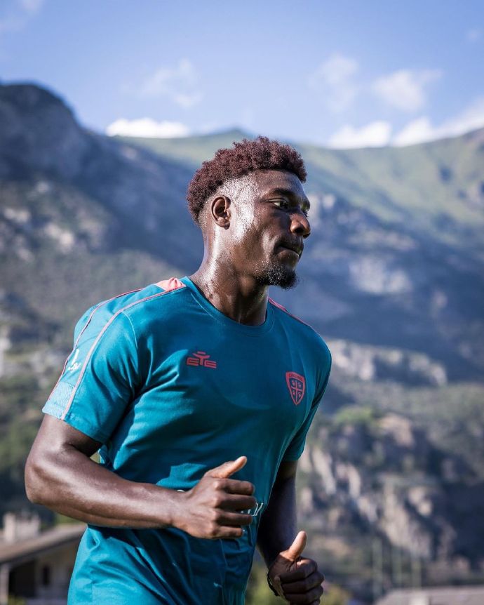 卡利亚里新援登场亮相,表现抢眼 卡利亚里新援登场亮相,表现抢眼