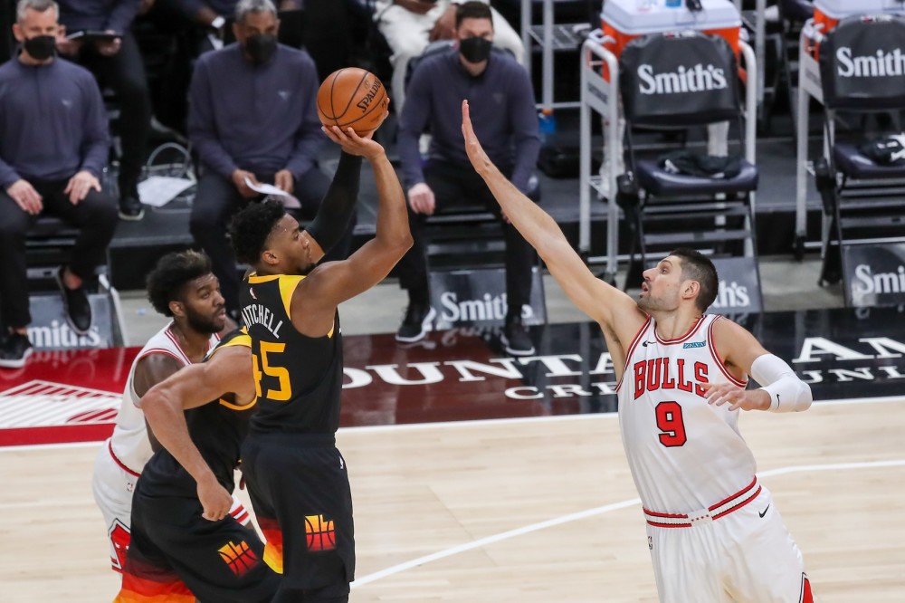 汤普森轰28分助勇士胜公牛,取得六连胜 汤普森轰28分助勇士胜公牛,取得六连胜