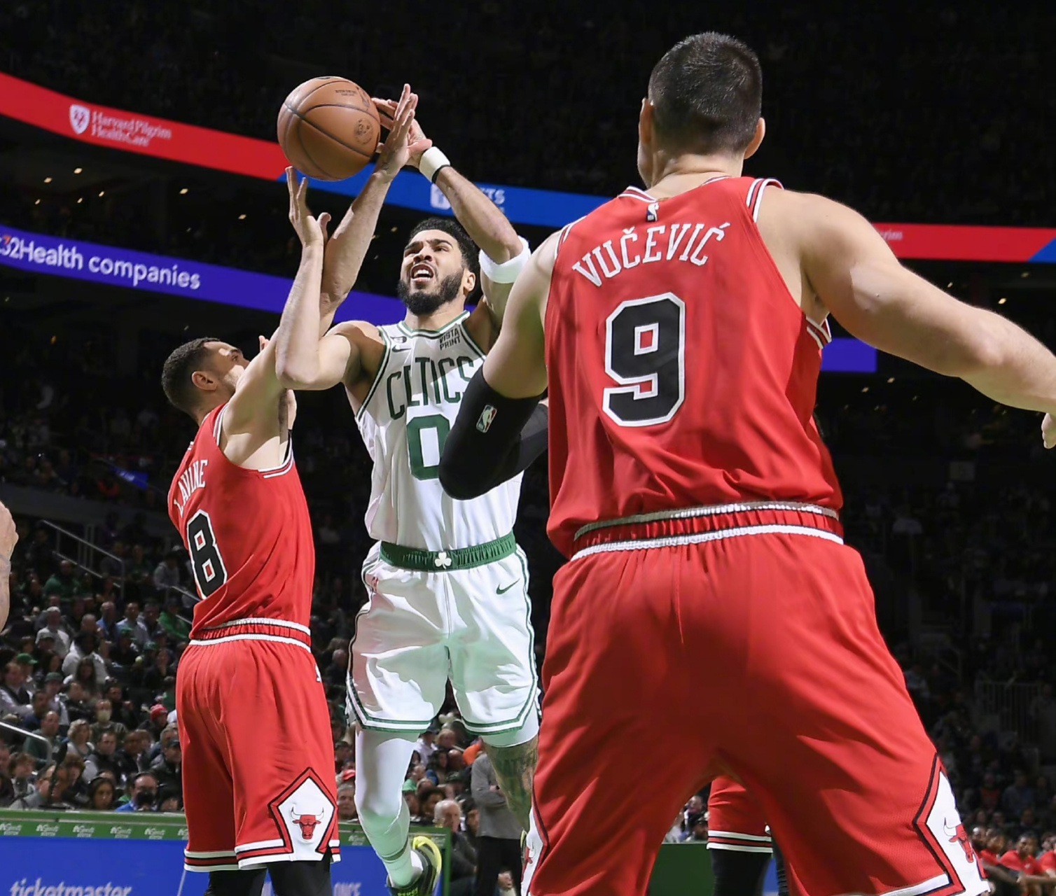 汤普森轰28分助勇士胜公牛,取得六连胜 汤普森轰28分助勇士胜公牛,取得六连胜