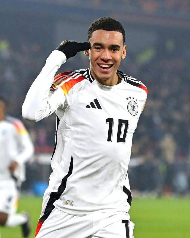 拜仁慕尼黑主帅大秀战术手腕，引起广泛关注