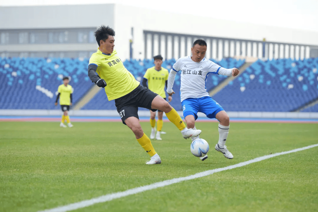 精妙足球比赛创造奇迹,观众赞不绝口 精妙足球比赛创造奇迹,观众赞不绝口