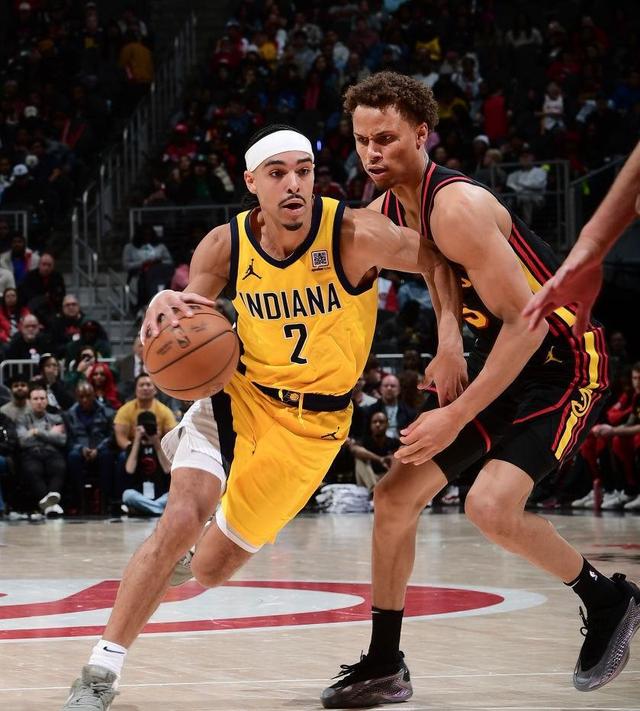 老鹰客场战胜步行者，杨伦砍下25分助攻