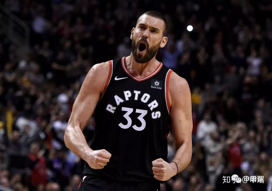 雄鹿队实现逆转,力挽狂澜取得胜利 雄鹿队实现逆转,力挽狂澜取得胜利